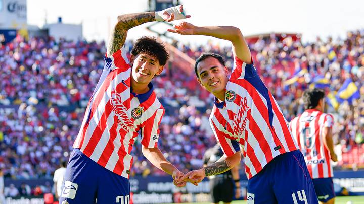 Santi Sandoval provocó el primer gol que abrió el camino para el Rebaño Sagrado Santi Sandoval provocó el primer gol que abrió el camino para el Rebaño Sagrado