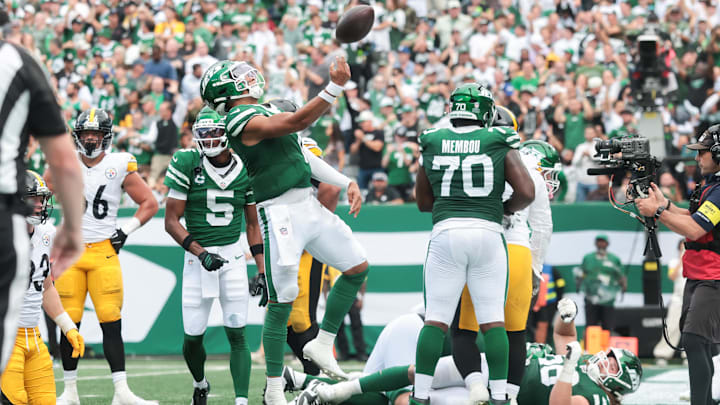 Sep 7, 2025; East Rutherford, New Jersey, USA; New York Jets quarterback Justin Fields (7) celebrates a touchdown during the second half against the Pittsburgh Steelers at MetLife Stadium. Mandatory Credit: Vincent Carchietta-Imagn Images
