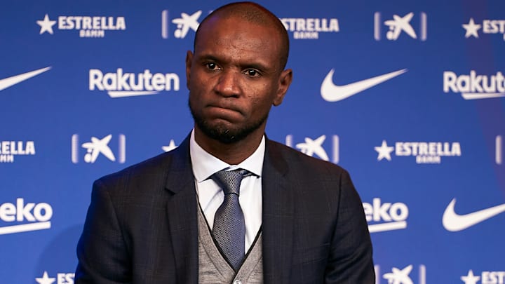 Éric Abidal est au centre de toutes les attentions.