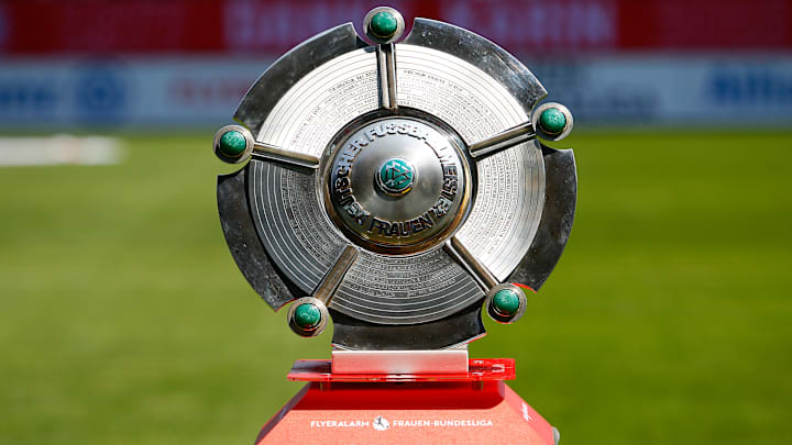 Die Meisterschale der Frauen-Bundesliga. Die Meisterschale der Frauen-Bundesliga.