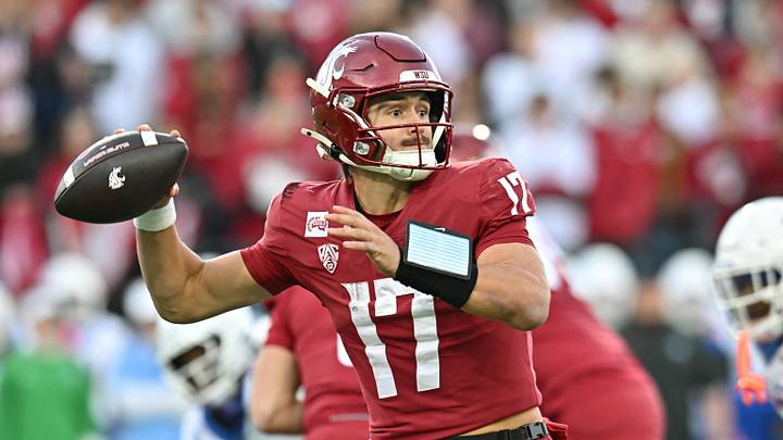 Oct 24, 2026; Pullman, Washington, USA; Washington State Cougars quarterback Owen Eshelman (17). Oct 24, 2026; Pullman, Washington, USA; Washington State Cougars quarterback Owen Eshelman (17).