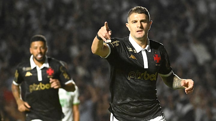 Vegetti é a grande esperança de gol do Vasco no Clássico dos Milhões. 