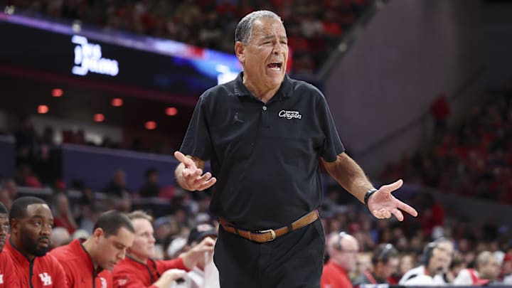 Houston Cougars head coach Kelvin Sampson reacts during the second half against the Middle Tennessee Blue Raiders at Fertitta Center. 