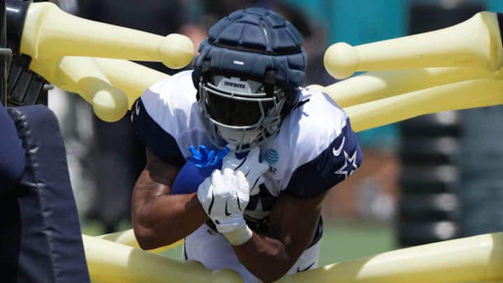 Jul 27, 2025; Oxnard, CA, USA; Dallas Cowboys running back Jaydon Blue (34) carries the ball at training camp at the River Ridge Fields.