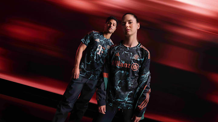 FC Bayern stellt sein neues Auswärtstrikot vor FC Bayern stellt sein neues Auswärtstrikot vor