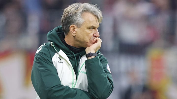 Bremens Cheftrainer Horst Steffen muss weiterhin auf einen Einsatz von Maximilian Wöber warten 