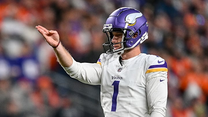 Minnesota Vikings kicker Greg Joseph (1)