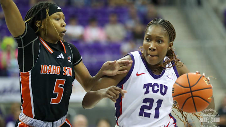 Agnes Emma-Nnopu drives against Idaho State. Agnes Emma-Nnopu drives against Idaho State.
