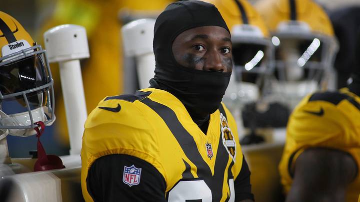 Pittsburgh Steelers cornerback Joey Porter Jr. (24) rests on the bench during the first half against the against the Green Bay Packers at Acrisure Stadium in Pittsburgh, PA on October 26, 2025. Pittsburgh Steelers cornerback Joey Porter Jr. (24) rests on the bench during the first half against the against the Green Bay Packers at Acrisure Stadium in Pittsburgh, PA on October 26, 2025.