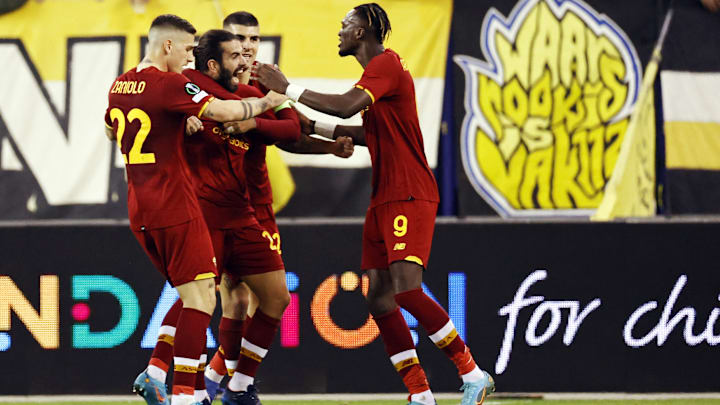 L'esultanza di Sergio Oliveira nella gara d'andata 