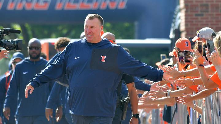 Aug 29, 2025; Champaign, Illinois, USA; Illinois Fighting Illini head coach Bret Bielema leads his team during the Illini Walk before an NCAA football game against the Western Illinois Leathernecks at Memorial Stadium. Mandatory Credit: Ron Johnson-Imagn Images Aug 29, 2025; Champaign, Illinois, USA; Illinois Fighting Illini head coach Bret Bielema leads his team during the Illini Walk before an NCAA football game against the Western Illinois Leathernecks at Memorial Stadium. Mandatory Credit: Ron Johnson-Imagn Images