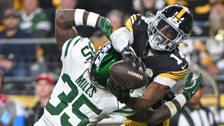 Oct 20, 2024; Pittsburgh, Pennsylvania, USA; New York Jets safety Jalen Mills (35) breaks up a pass intended for Pittsburgh Steelers wide receiver George Pickens (14) during the second quarter at Acrisure Stadium. Oct 20, 2024; Pittsburgh, Pennsylvania, USA; New York Jets safety Jalen Mills (35) breaks up a pass intended for Pittsburgh Steelers wide receiver George Pickens (14) during the second quarter at Acrisure Stadium.