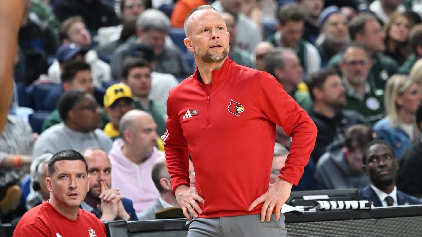 Ο Pat Kelsey ίσως μόλις έλυσε το μεγαλύτερο ελάττωμα του μπάσκετ του Louisville με νέα πρόσληψη