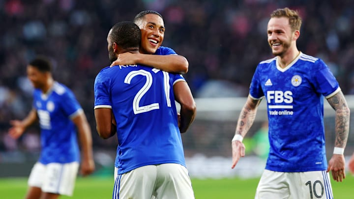 Gol milagroso de Ricardo Pereira confirmou a presença dos Foxes na semifinal 