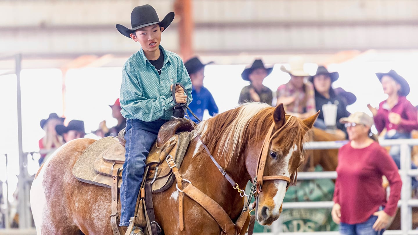 12-Year-Old Blind Roper Overcomes Odds To Back in Box For First Time