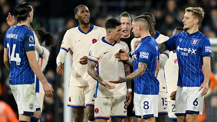 Chelsea x Ipswich Town duelam pela Premier League