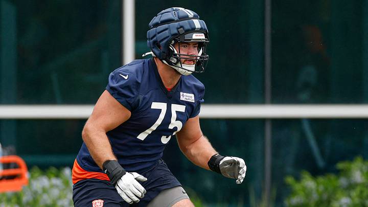 Jun 3, 2025; Lake Forest, IL, USA; Chicago Bears offensive tackle Ozzy Trapilo (75) warms up during minicamp at Halas Hall. Mandatory Credit: Kamil Krzaczynski-Imagn Images Jun 3, 2025; Lake Forest, IL, USA; Chicago Bears offensive tackle Ozzy Trapilo (75) warms up during minicamp at Halas Hall. Mandatory Credit: Kamil Krzaczynski-Imagn Images