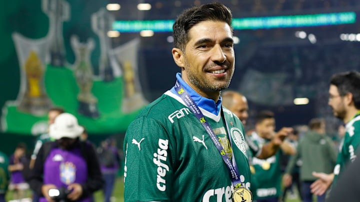 Treinador, à frente do Palmeiras, decide a Supercopa do Brasil neste sábado
