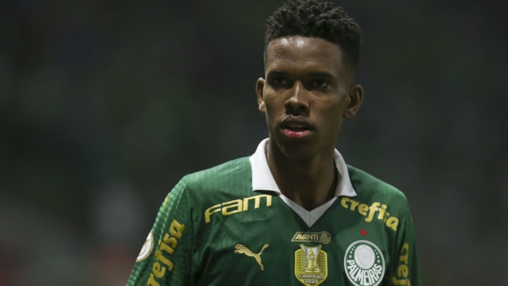 Estêvão iniciou a semana treinando normalmente