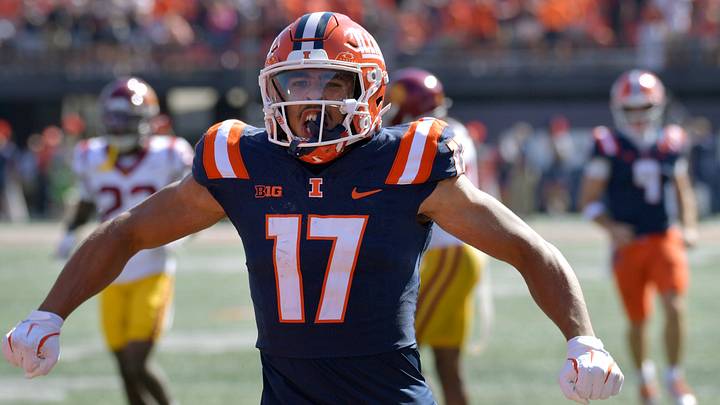 Sep 27, 2025; Champaign, Illinois, USA; Illinois Fighting Illini wide receiver Collin Dixon (17) reacts after a catch and run during the second half against the Southern California Trojans at Memorial Stadium. Mandatory Credit: Ron Johnson-Imagn Images Sep 27, 2025; Champaign, Illinois, USA; Illinois Fighting Illini wide receiver Collin Dixon (17) reacts after a catch and run during the second half against the Southern California Trojans at Memorial Stadium. Mandatory Credit: Ron Johnson-Imagn Images