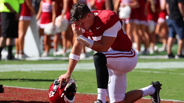 Alabama Crimson Tide quarterback Ty Simpson (15) Alabama Crimson Tide quarterback Ty Simpson (15)