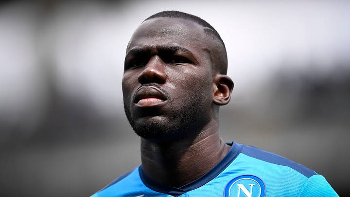Koulibaly en un partido con Nápoles Koulibaly en un partido con Nápoles