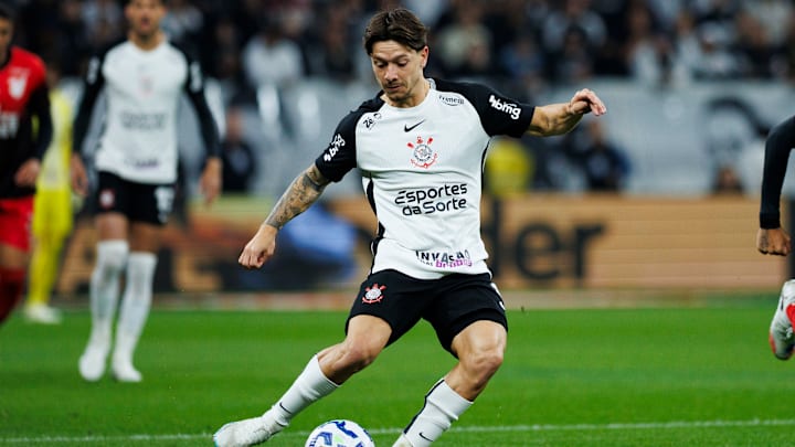 Garro é o jogador mais criativo do meio-campo alvinegro