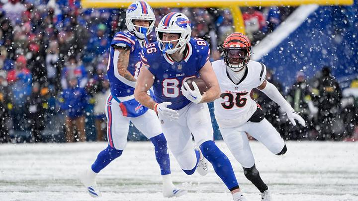 Dec 7, 2025; Orchard Park, New York, USA; Buffalo Bills tight end Dalton Kincaid (86) runs the ball in the fourth quarter against the Cincinnati Bengals at Highmark Stadium. Mandatory Credit: Gregory Fisher-Imagn Images