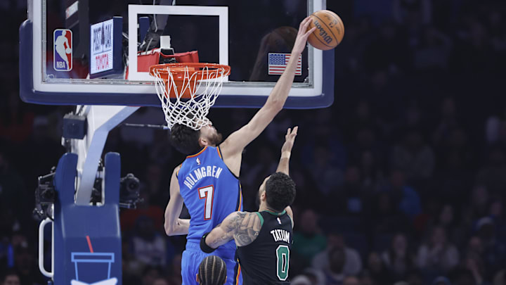 Jan 2, 2024; Oklahoma City, Oklahoma, USA; Oklahoma City Thunder forward Chet Holmgren (7) blocks a