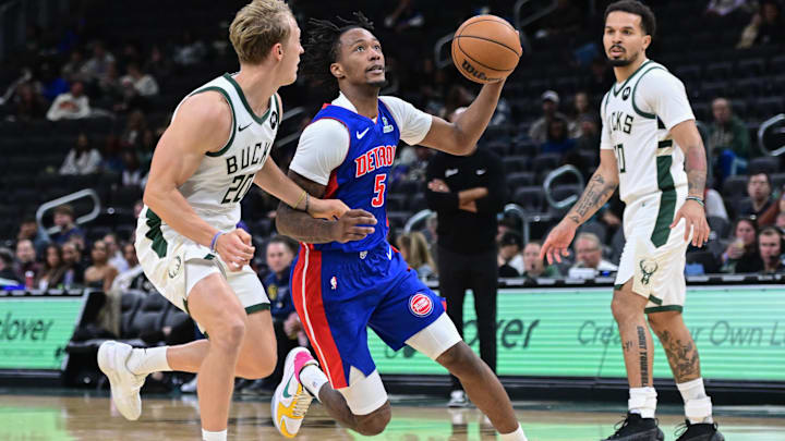 Oct 9, 2025; Milwaukee, Wisconsin, USA; Detroit Pistons forward Ron Holland (5) drives for the basket against Milwaukee Bucks guard AJ Green (20) in the 3rd quarter at Fiserv Forum. Mandatory Credit: Benny Sieu-Imagn Images Oct 9, 2025; Milwaukee, Wisconsin, USA; Detroit Pistons forward Ron Holland (5) drives for the basket against Milwaukee Bucks guard AJ Green (20) in the 3rd quarter at Fiserv Forum. Mandatory Credit: Benny Sieu-Imagn Images