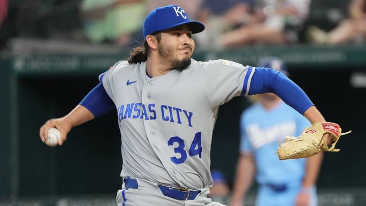 May 31, 2026; Arlington, Texas, USA; Kansas City Royals pitcher Eli Morgan (34) delivers a pitch to the Texas Rangers during the eighth inning at Globe Life Field. Mandatory Credit: Jim Cowsert-Imagn Images
