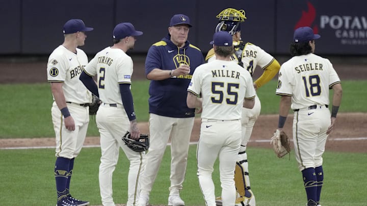 Aug 26, 2025; Milwaukee, Wisconsin, USA; Milwaukee Brewers manager Pat Murphy hands the ball over to pitcher Shelby Miller (55) during the eighth inning of their game against the Arizona Diamondbacks at American Family Field. Mandatory Credit: Mark Hoffman-USAToday Network via Imagn Images