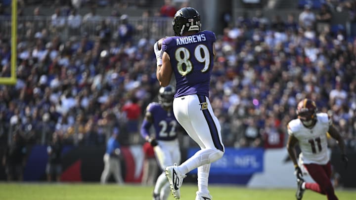 Baltimore Ravens tight end Mark Andrews (89) catches a pass across the middle during the second half against the Washington Commanders at M&T Bank Stadium.
