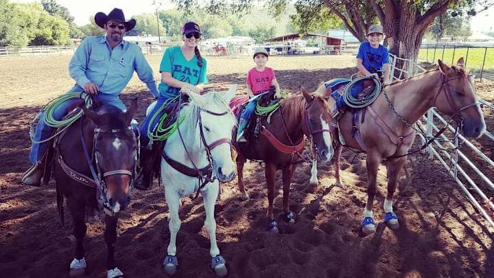 Part of the Haynes family in the practice pen