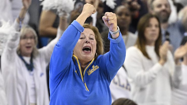 Nov 24, 2024; Los Angeles, California, USA; UCLA Bruins head coach Cori Close during the closing minute of the Bruins win over #1 ranked South Carolina Gamecocks at Pauley Pavilion presented by Wescom. Mandatory Credit: Robert Hanashiro-Imagn Images Nov 24, 2024; Los Angeles, California, USA; UCLA Bruins head coach Cori Close during the closing minute of the Bruins win over #1 ranked South Carolina Gamecocks at Pauley Pavilion presented by Wescom. Mandatory Credit: Robert Hanashiro-Imagn Images
