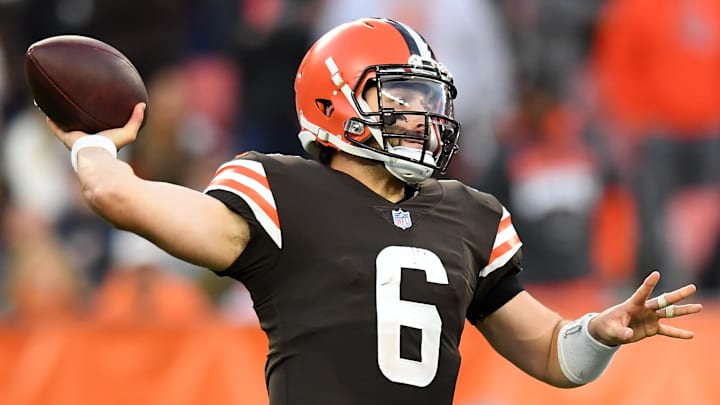 Una fuerte lesión en el hombro mantiene limitado a Baker Mayfield en la temporada 2021-22