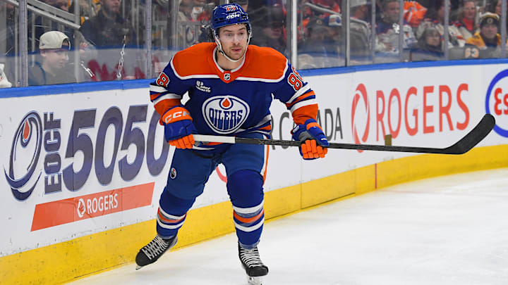 Boston Bruins v Edmonton Oilers