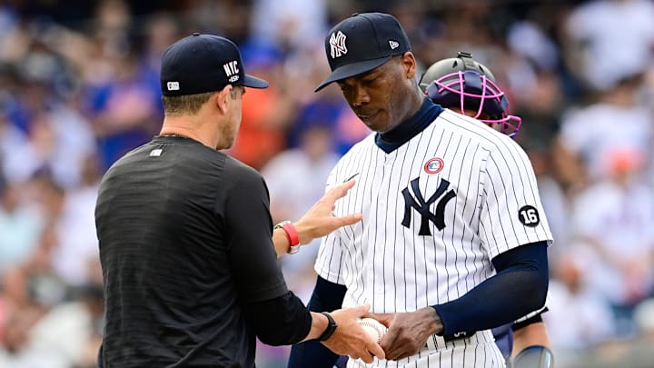 Aroldis Chapman está recibiendo tratamiento del cuerpo médico de los Yankees 