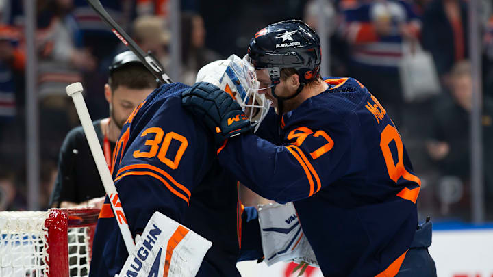 Chicago Blackhawks v Edmonton Oilers