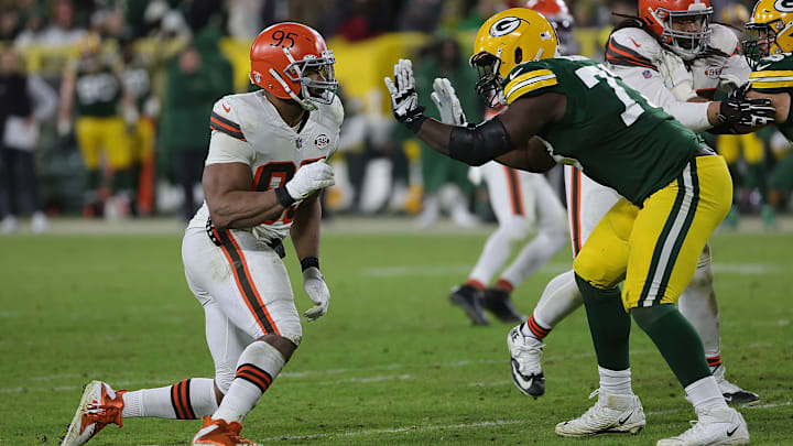Cleveland Browns EDGE Myles Garrett v Green Bay Packers