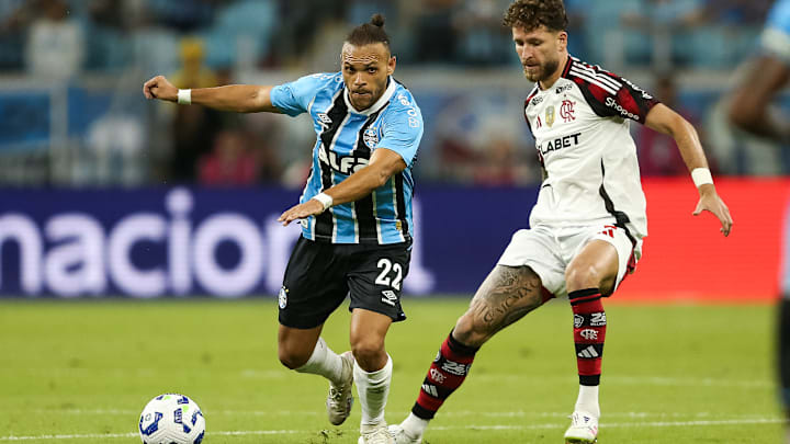 Partida acontece neste domingo