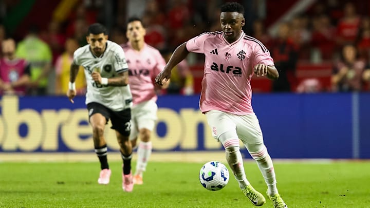 Atacante foi muito bem contra o Botafogo