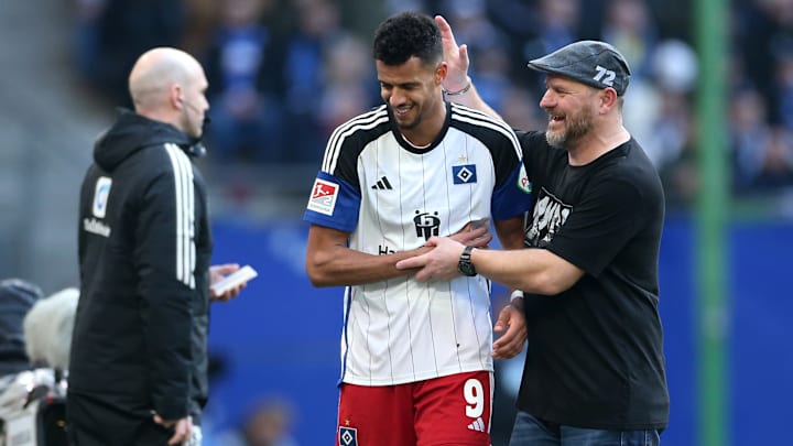 Robert Glatzel wird von Steffen Baumgart geherzt Robert Glatzel wird von Steffen Baumgart geherzt