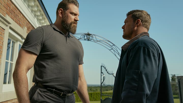 Olivier Richters (Paulie), Alan Ritchson (Jack Reacher) in Reacher season 3 - Amazon Prime Video