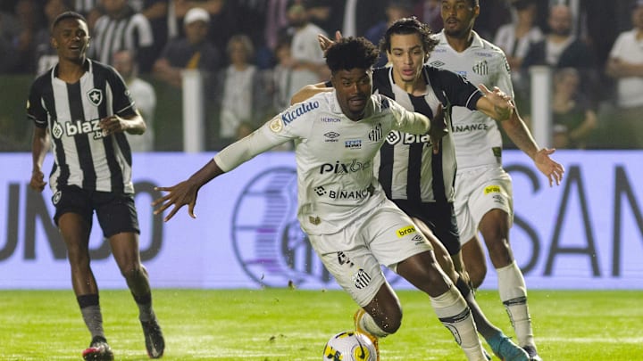 Eduardo Bauermann foi um gigante na zaga do Peixe Eduardo Bauermann foi um gigante na zaga do Peixe