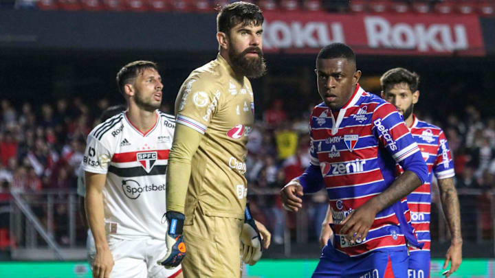 Fernando Miguel fechou o gol contra o São Paulo e segue sem sofrer gols no Brasileirão