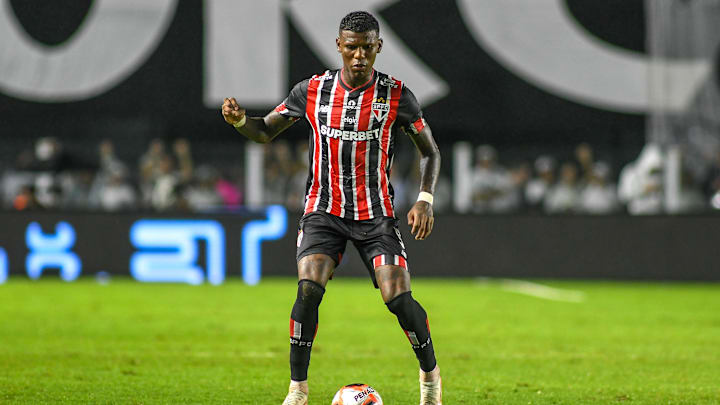 Zagueiro vem de sucessivos atos de indisciplina