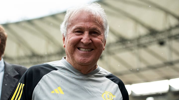 Jogo das Estrelas de Zico virou "tradição" de fim de ano no Rio Jogo das Estrelas de Zico virou "tradição" de fim de ano no Rio