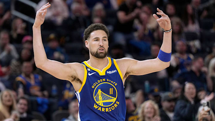 Thompson fue clave en la victoria sobre los Rockets