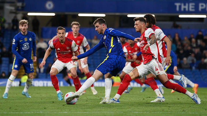 Desfalcados de peças importantes, Blues e Gunners protagonizam o duelo mais importante da 15ª rodada do Inglês 